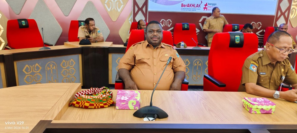 Menghadiri Kegiatan Penandatangan Pakta Integritas,06 Mei 2024